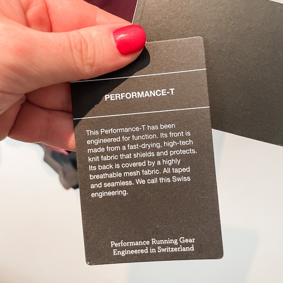 NWT - ON Running - women’s performance T shirt size Large (mulberry & black) - Picture 5 of 6